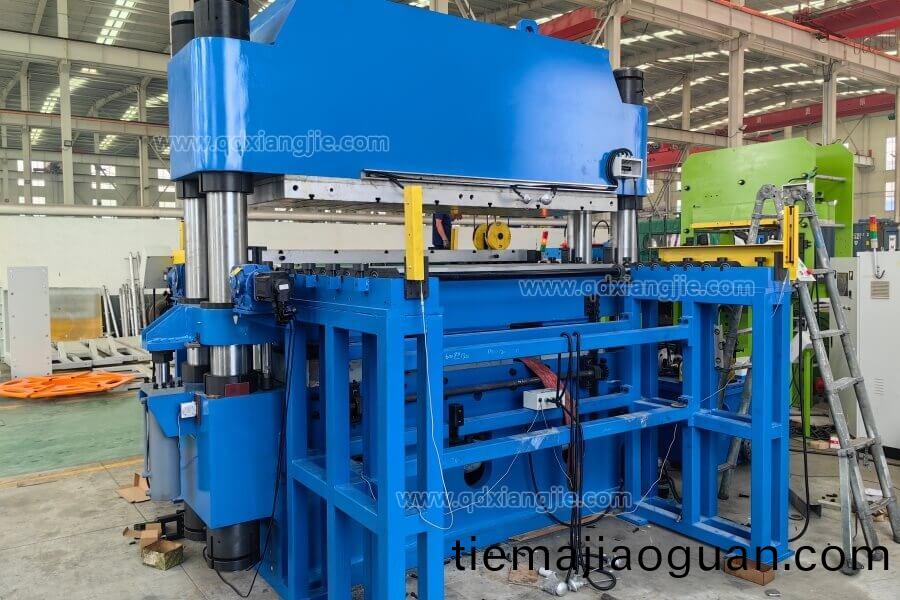 Column_Rubber_Vulcanizing_Press_001